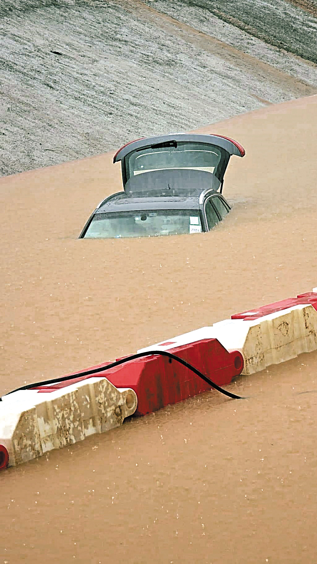 極端天氣水浸頻生 車主如何自處? 極端天氣水浸頻生 車主如何自處?