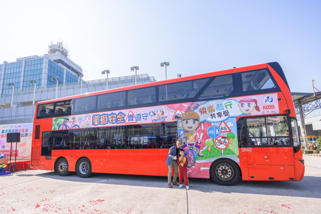 道路安全日的活動包括民安隊少年團花式單車表演、安全巴士流動教室、大型車輛盲點體驗及一系列展區和遊戲攤位。