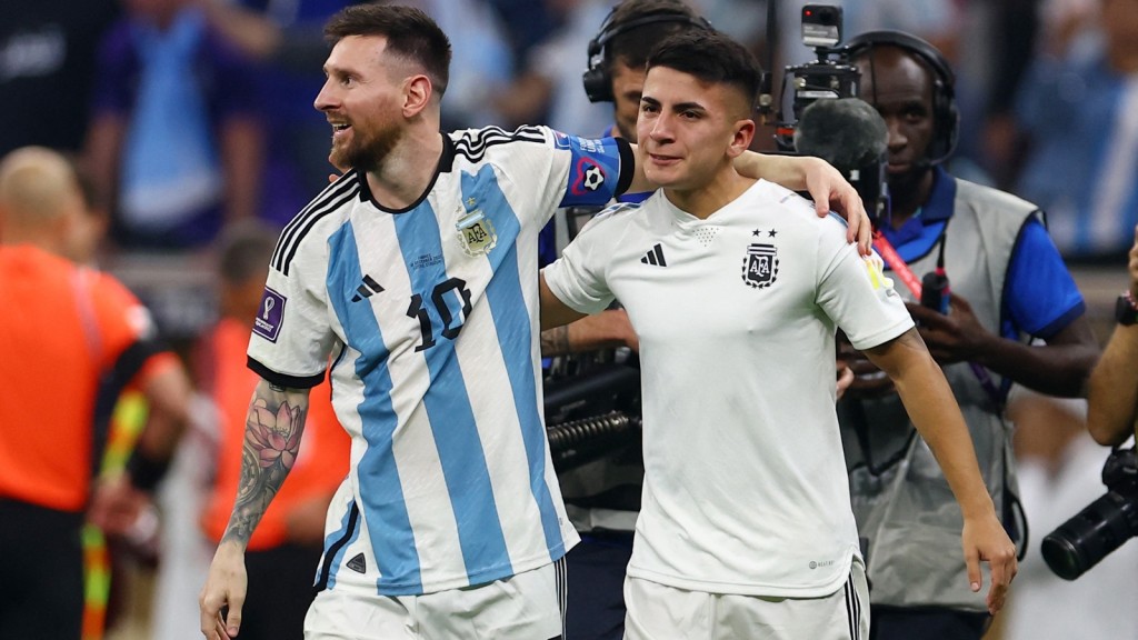 泰亞高艾美達（右）年輕有為，連美斯也對他讚不絕口。