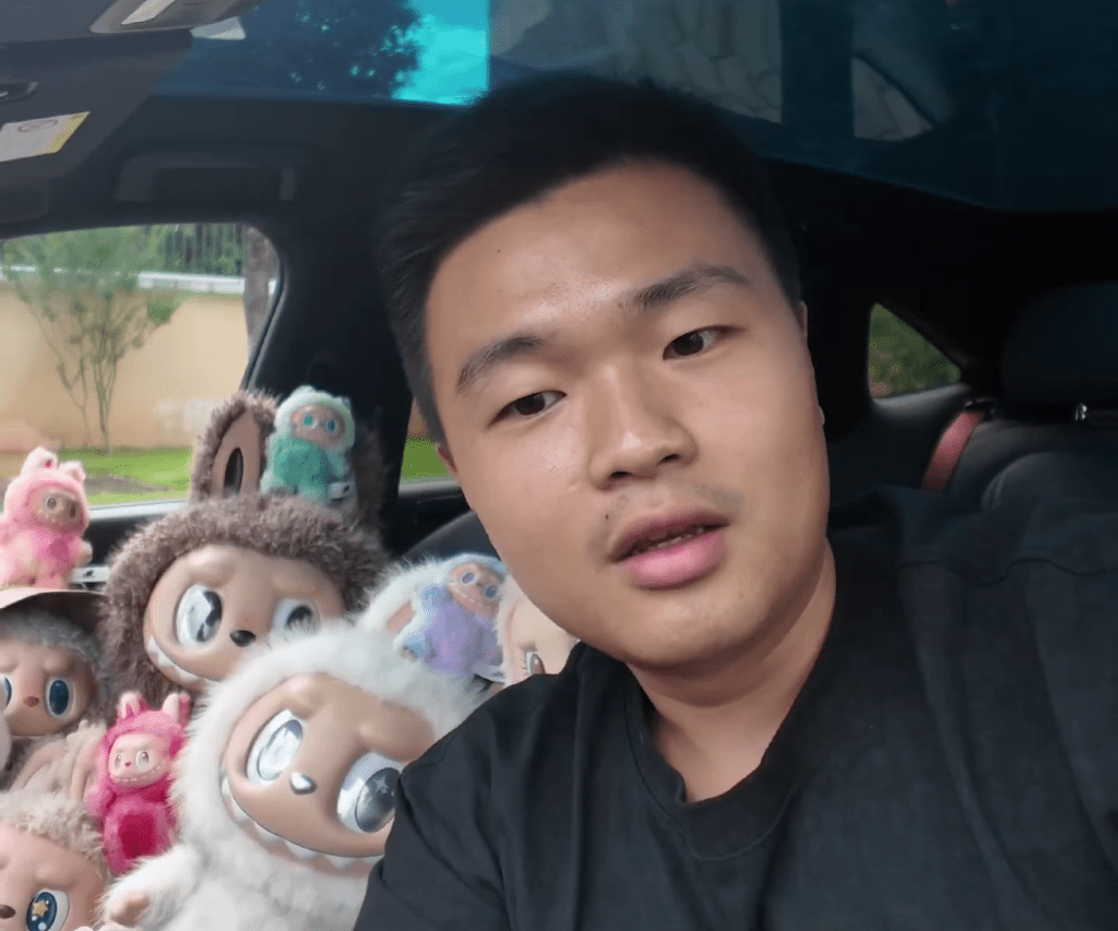余益謹拍片自白。 余益謹拍片自白。