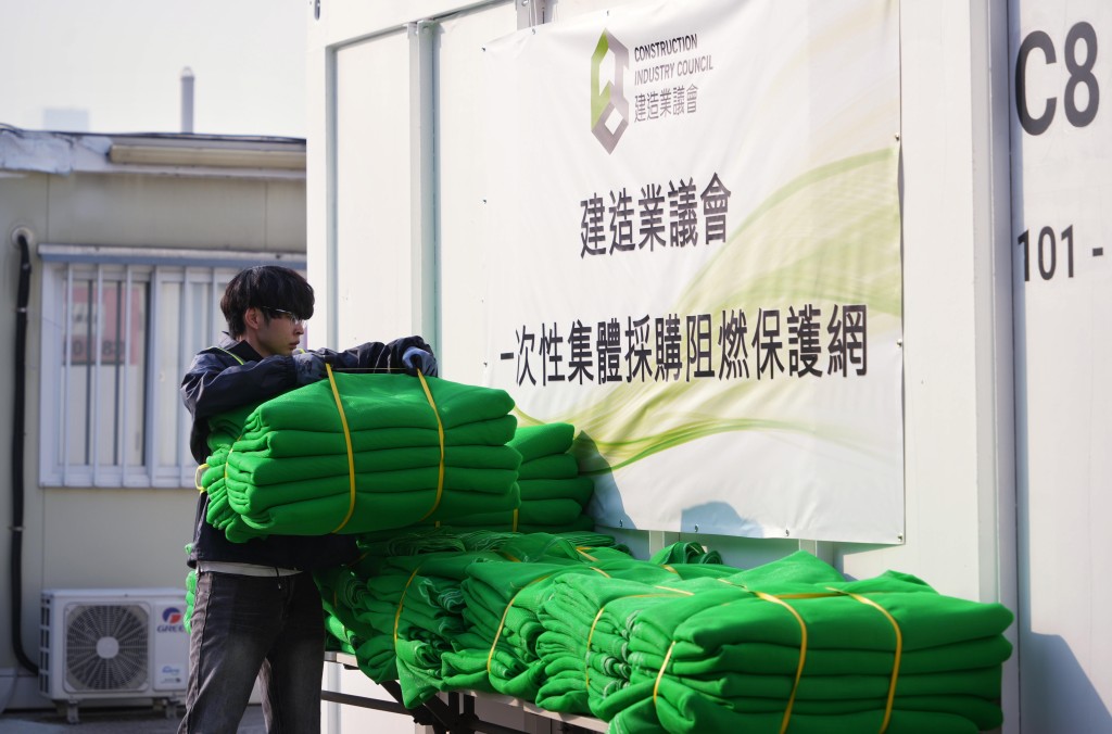對於議會提供的棚網，何炳德形容其品質「做得相當之唔錯」。資料圖片