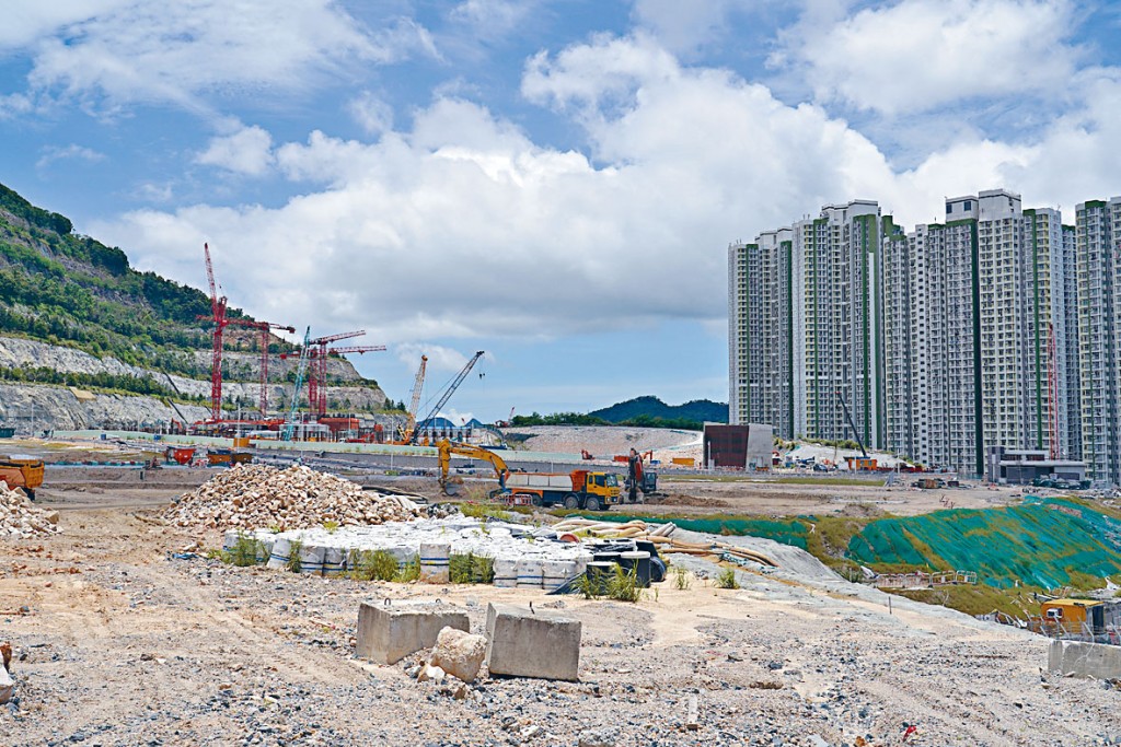 觀塘安達臣道對出商業地，昨公布其餘落選標價，首標較次標高約0.3%。
