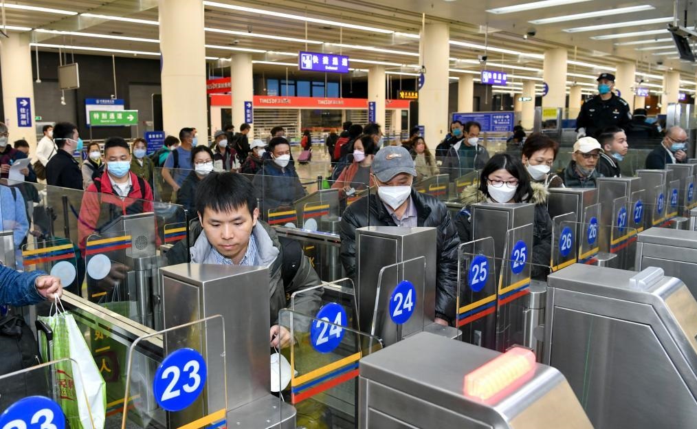 国家移民管理局预测，春节假期各口岸全迎来出入境客流高峰。新华社