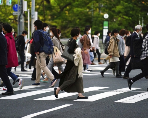 東京都過去6天每日新增逾500宗確診。AP圖片