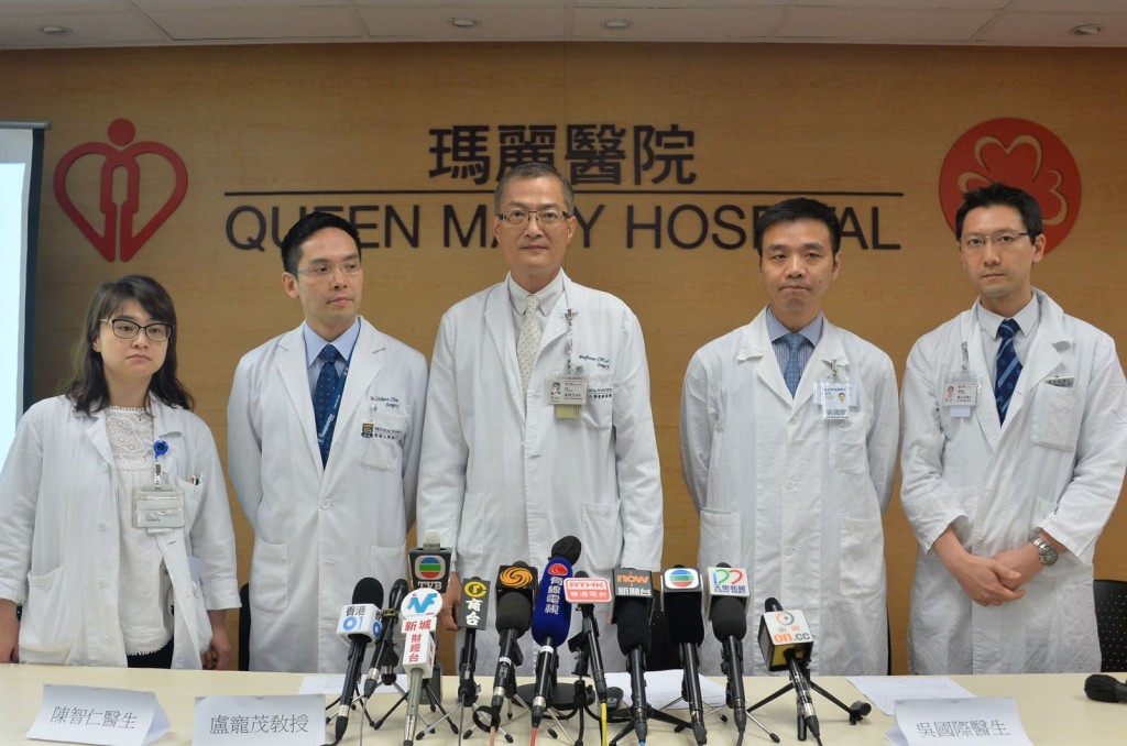 瑪麗醫院換肝團隊派出逾25位專業醫護人員,同時進行兩宗手術。