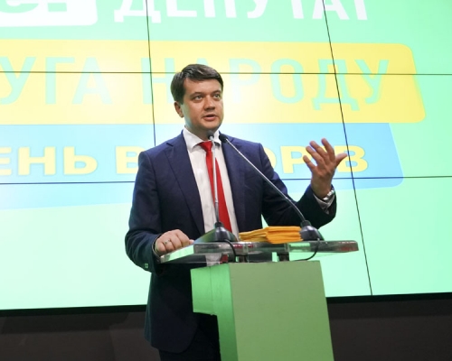 「人民公仆党」在政党席次部分，得票率近44%。AP