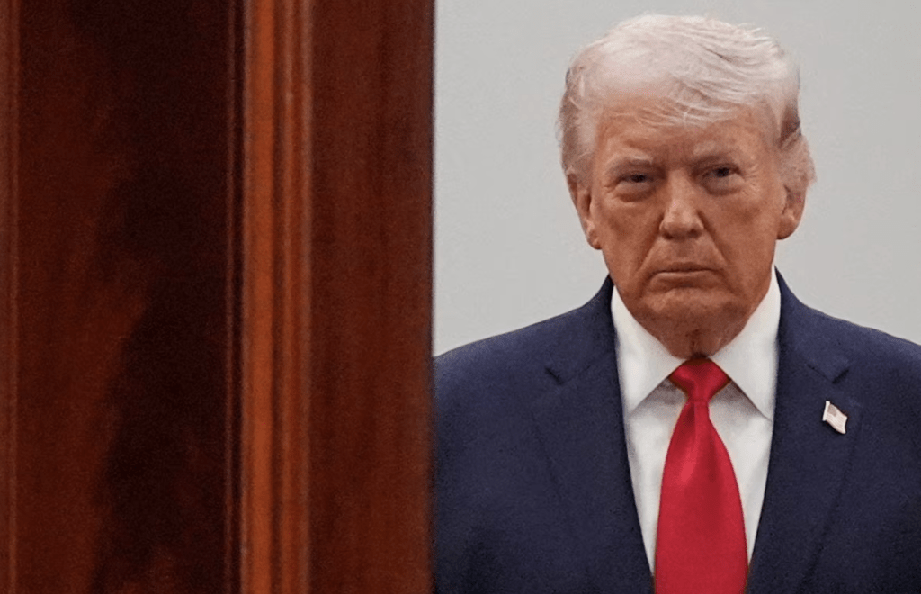 特朗普此前不僅公開質疑美國是否應遵守北約的共同防禦條款，甚至曾放言考慮退出北約。路透社