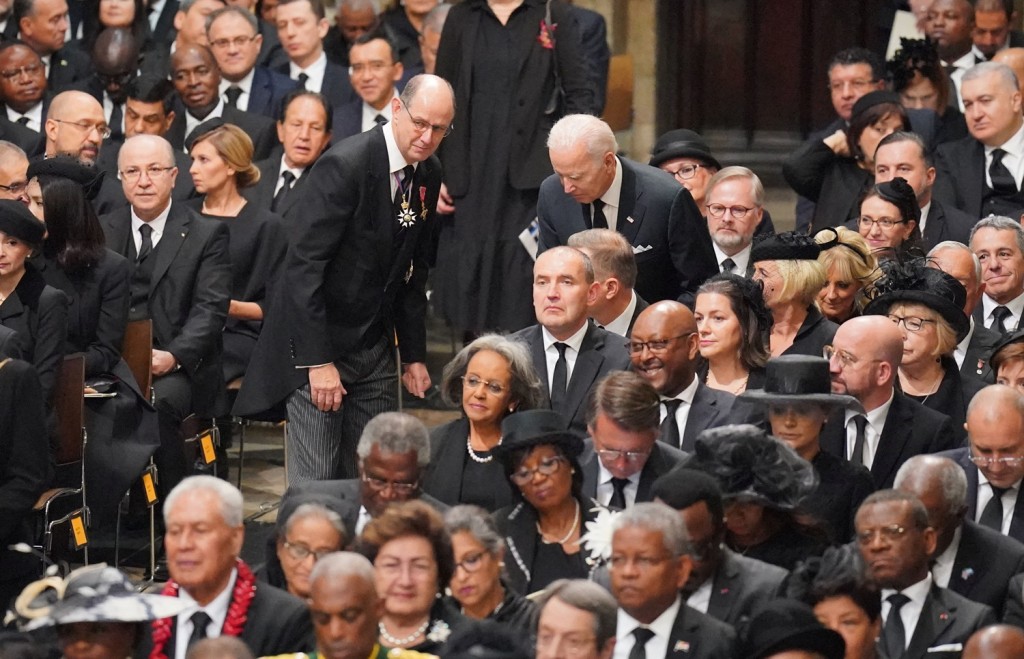 英女皇國葬儀式開始。路透社圖片