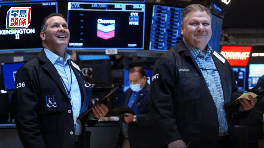 美股三大指數裂口再破頂 道指早段升逾300點 王毅指中美經貿達成框架共識