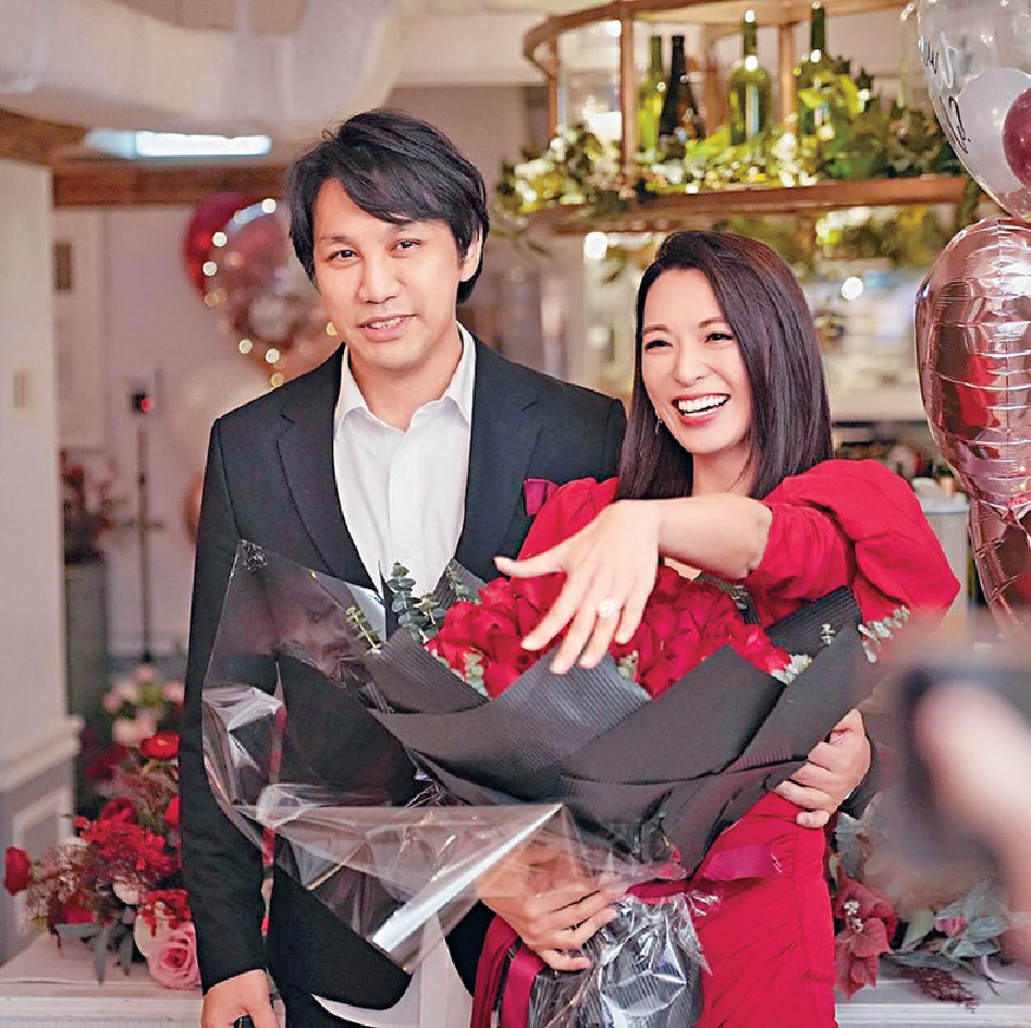 ■陳煒貼出舊合照,悼念「天南地北無所不通」的父親。 ■陳煒貼出舊合照,悼念「天南地北無所不通」的父親。