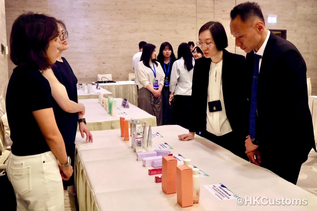 香港海關、韓國駐香港總領事館與韓國知識產權保護院於今日（24日）聯合舉辦「韓國品牌鑑證研討會」。（照片來源：香港海關Facebook）