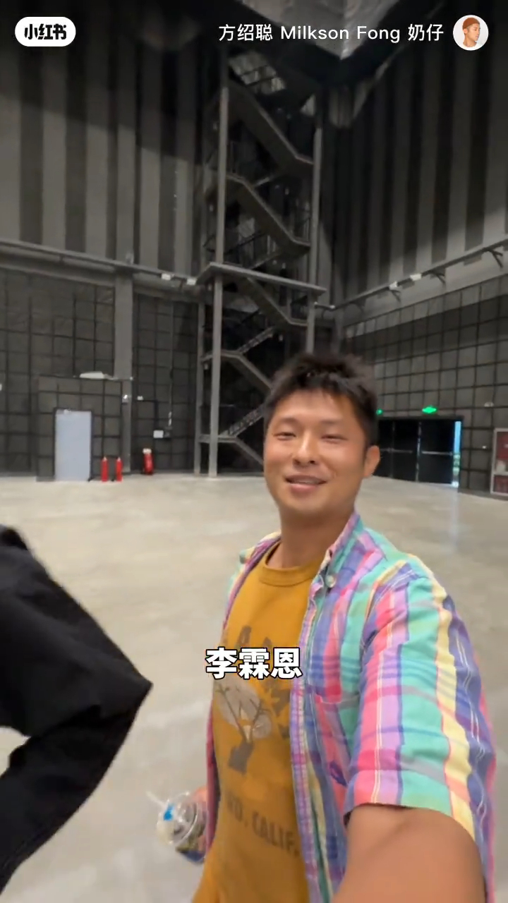 李霖恩帶方紹聰到上海東方衛視。 李霖恩帶方紹聰到上海東方衛視。