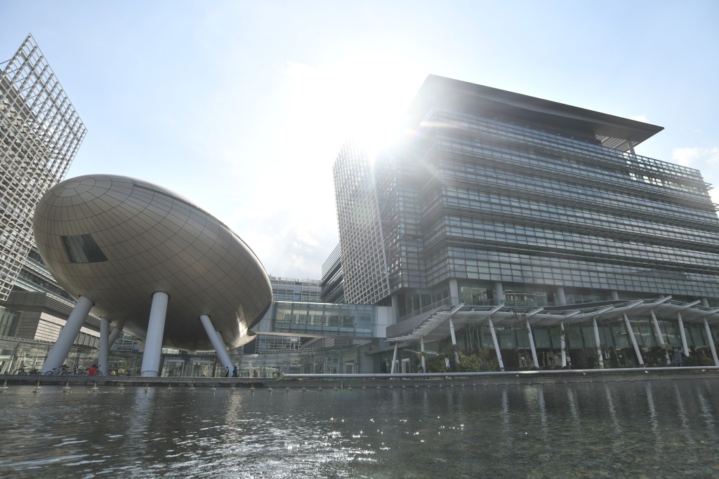 根據科技大學與科技園公司的合作協議,雙方將在廣州南沙建立香港科學園廣州南沙孵化基地。 根據科技大學與科技園公司的合作協議,雙方將在廣州南沙建立香港科學園廣州南沙孵化基地。