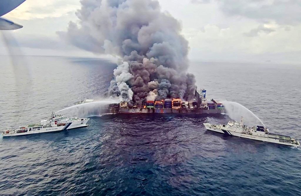 「萬海503旺春輪」6月9日航經印度西岸外海時爆炸着火。 法新社