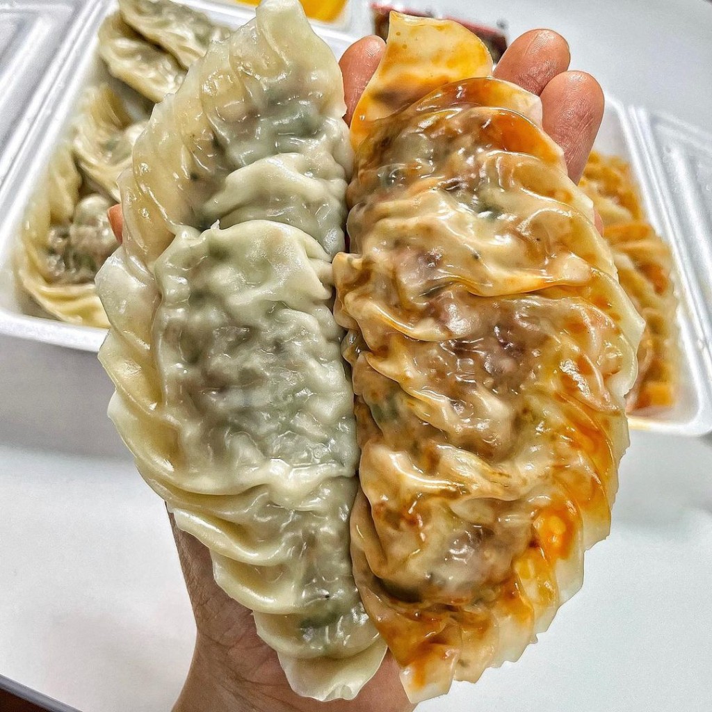 两种口味巨饺 （图源：IG @fooding_ss）