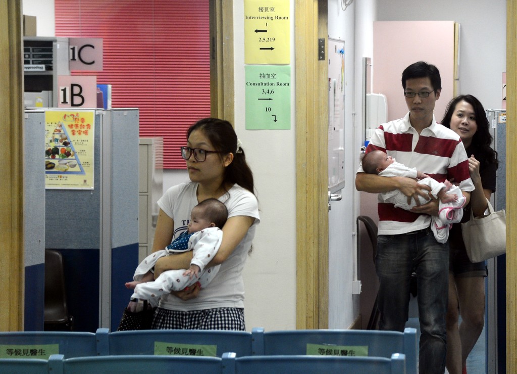 「初生嬰兒篩查計劃」已為逾10萬名嬰兒進行篩查。資料圖片