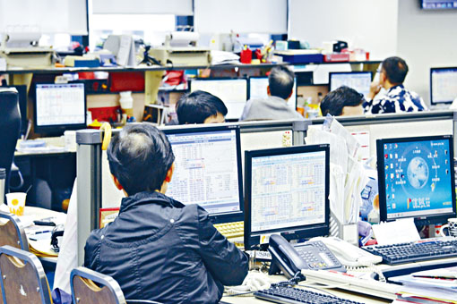 雅高昨日停牌前收報0.305元，跌97.939%。