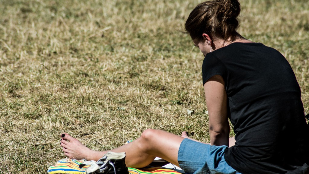 多曬太陽有助減慢骨質疏鬆。（Unsplash圖片）