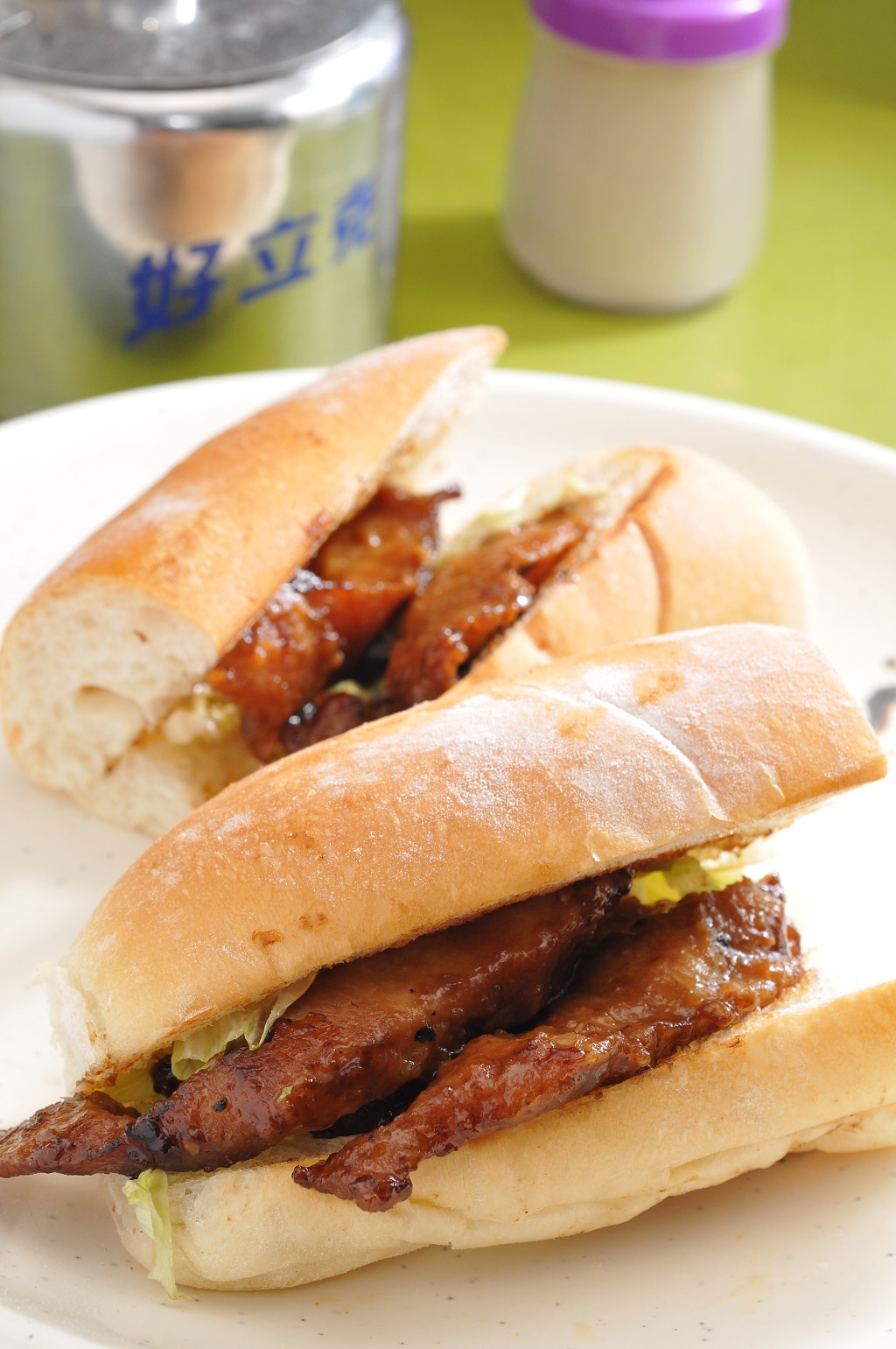 豬頸肉的醬汁以中日式混合，味道與豬頸肉很配合。