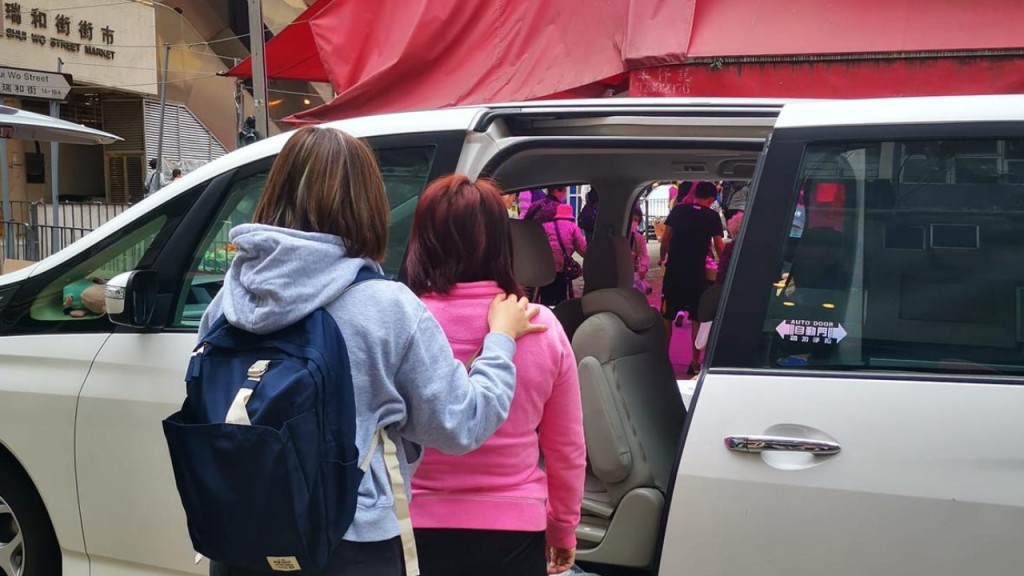 警方觀塘掃黃 打擊無牌按摩院拘兩女。警方圖片