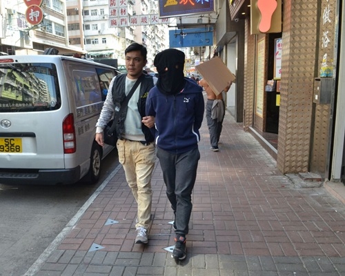 海關拘28歲男子，涉嫌藏2.5萬支私煙。