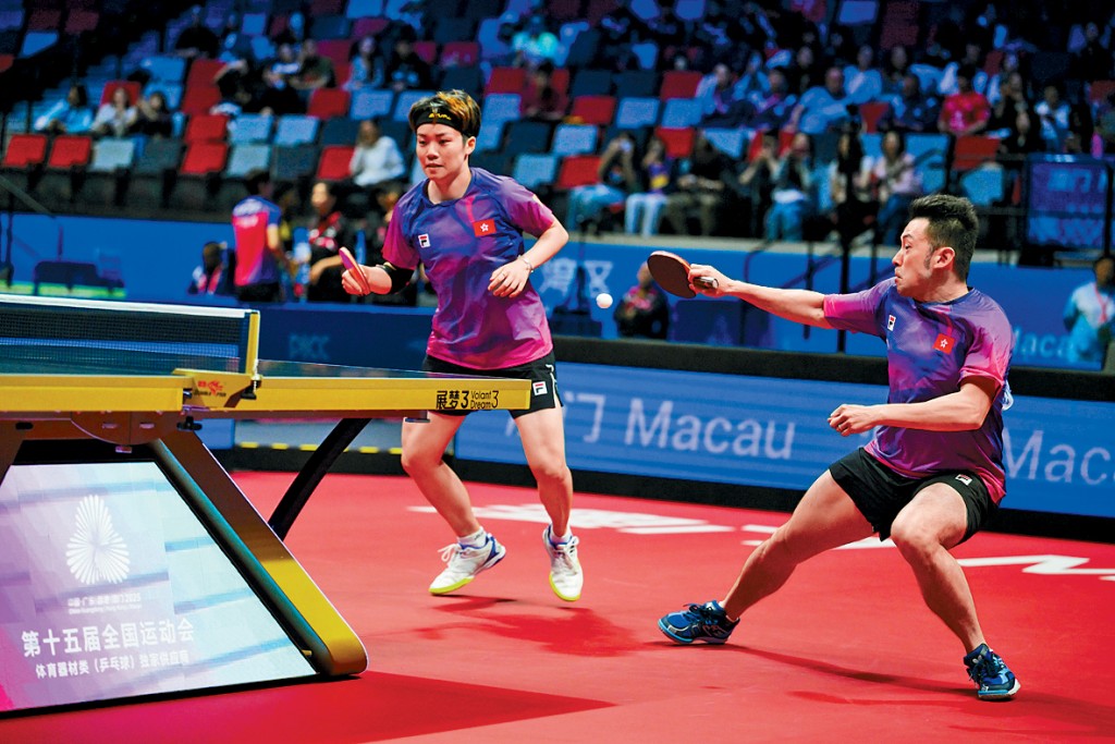 黃鎮廷(右)和杜凱琹反勝河北組合晉級。