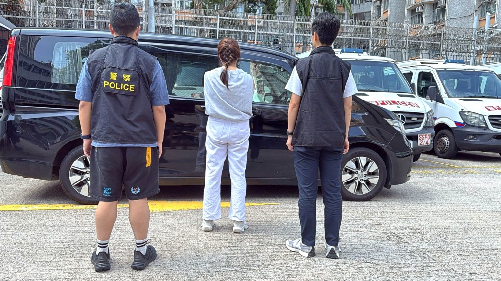 被捕人帶署調查。