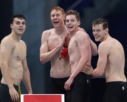 英国夺男子4x200米自由泳接力金牌。网上图片