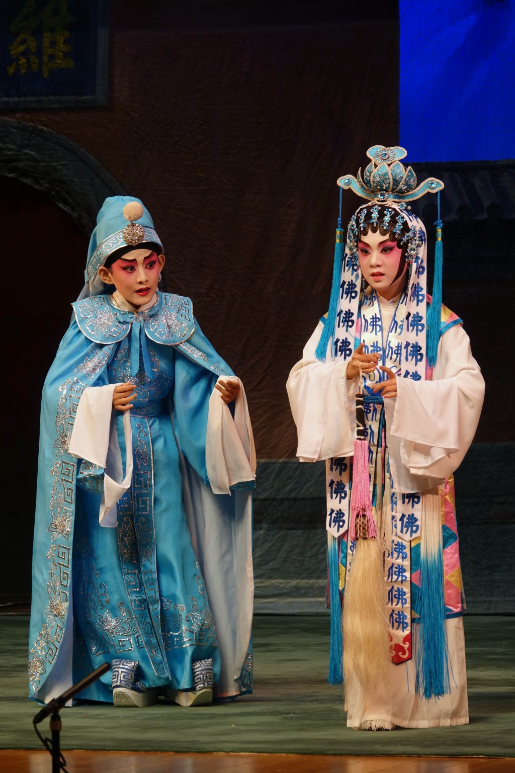 本港粵劇小演員利文喆（左）將隨同粵劇團到新加坡公演，兼為李家超率領的特區代表團演出。聲輝粵劇推廣協會圖片