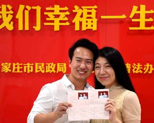 內地有準新人希望在月14日登記結婚，但多地民政局拒絕加班辦理。新華社，示意圖