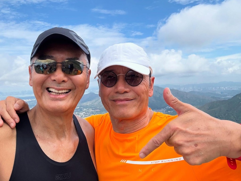 三哥尊稱發哥為「大師兄」。 三哥尊稱發哥為「大師兄」。