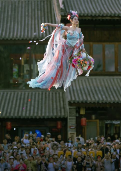 天女散花表演受到關注。