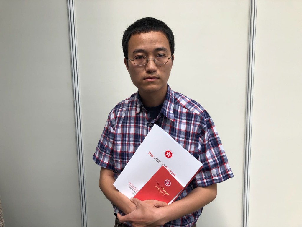 陳先生認為預算案「學生抄功課」。