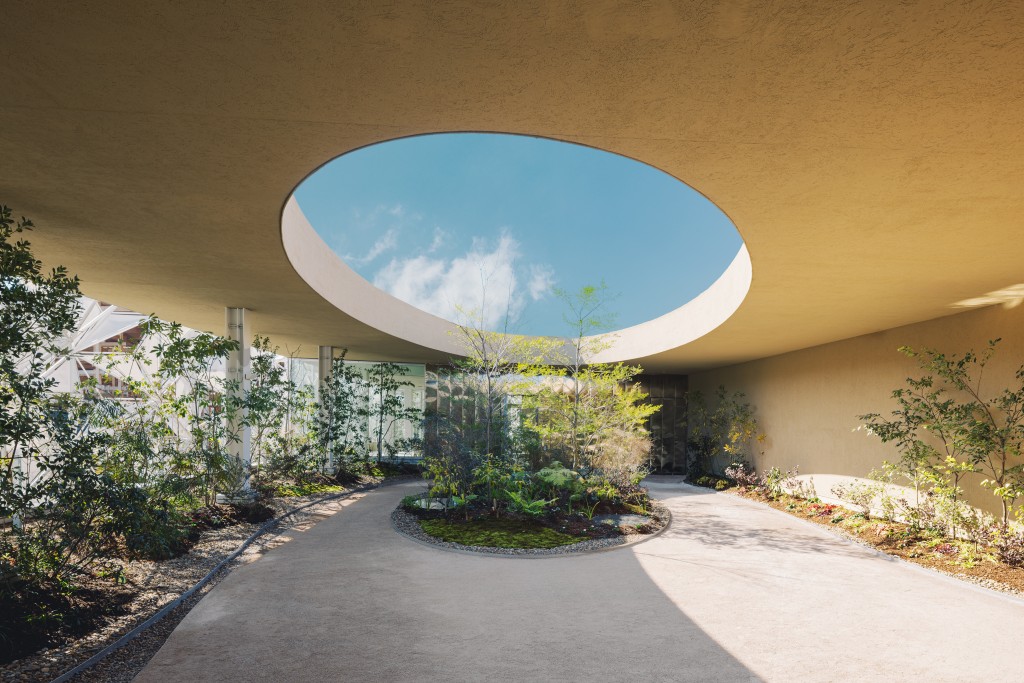 展館聚焦自然，種植於展館周圍的植物來自本地，世博結束後，將重新種植在大阪山林之中。