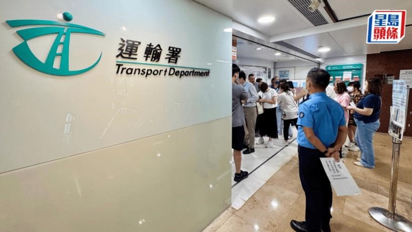 網傳可憑回鄉證為車輛申請永久粵港常規配額，運輸署澄清信息不實，已轉交警方跟進。資料圖片
