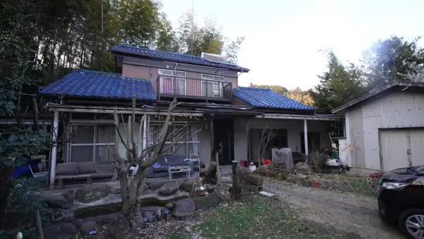Ned Watson在2019年底用买到了千叶县酒酒井町的这套「吉室」。房子面积超过400平方米（约4306平方尺）