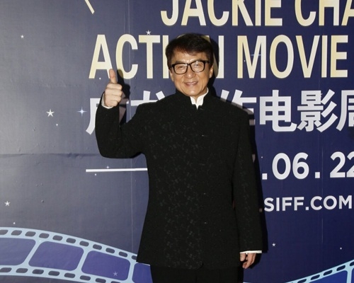 成龍仲話現在做功夫演員識打仲要識做戲。