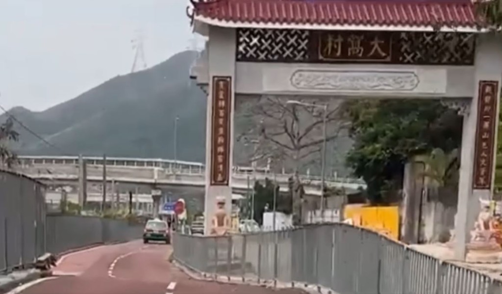 綠的駛入大窩村對開一條單車徑。fb車cam L（香港群組）影片截圖