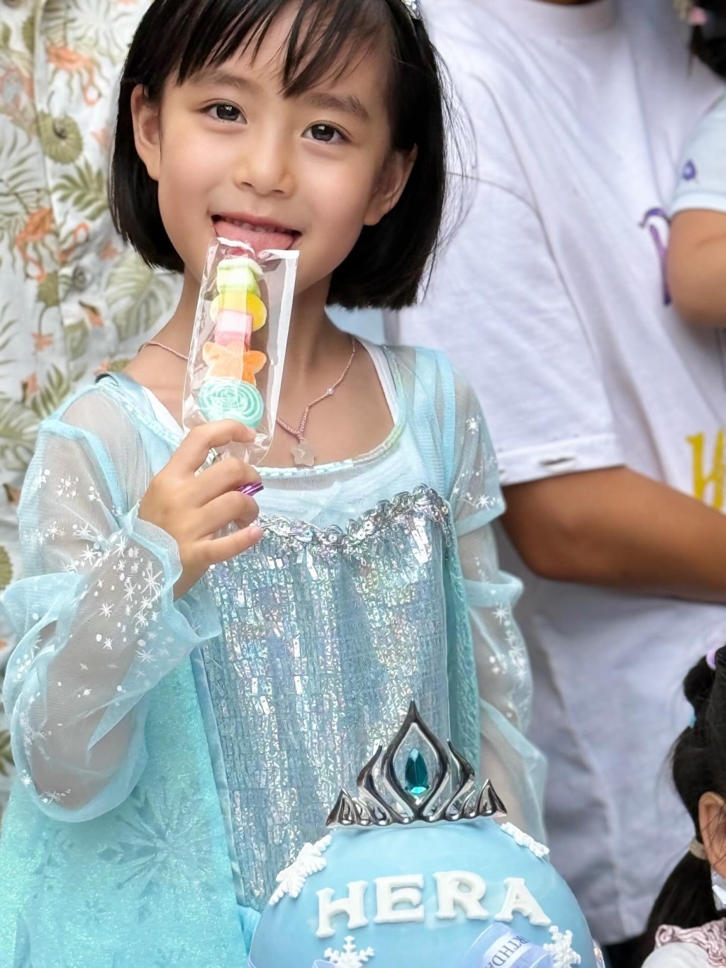 楊茜堯女兒跟媽媽成個餅印,尤其是一對大眼睛。 楊茜堯女兒跟媽媽成個餅印,尤其是一對大眼睛。