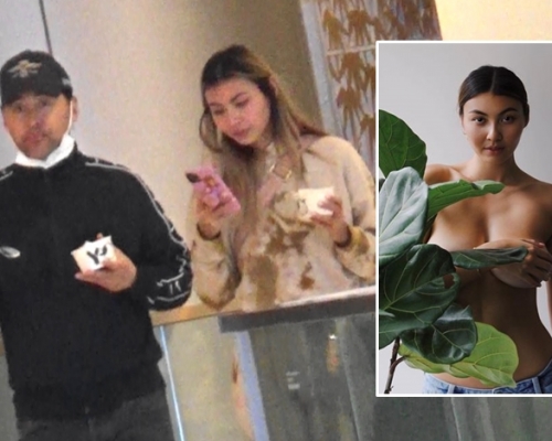 王敏德食住乳酪同個女傾偈，但個女就唔多想理佢。
