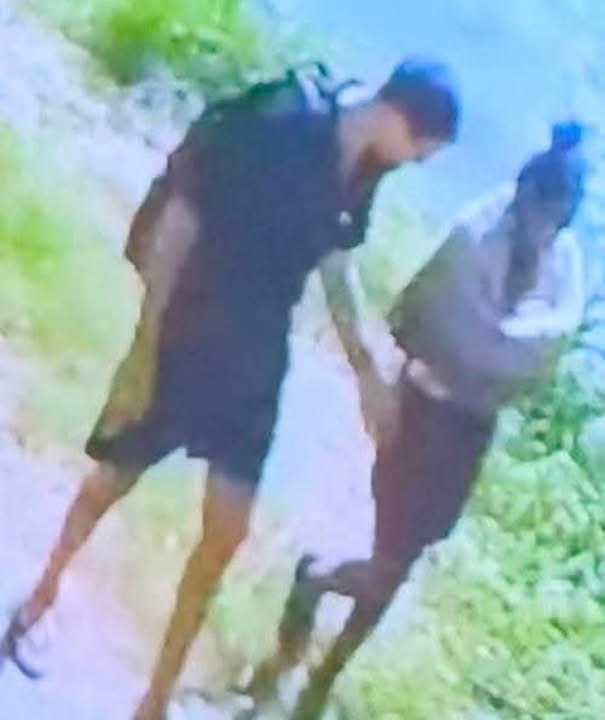 警方發現一對外籍情侶棄嬰。 fb / ข่าวอุดร ข่าวโฮมเคเบิ้ล 警方發現一對外籍情侶棄嬰。 fb / ข่าวอุดร ข่าวโฮมเคเบิ้ล