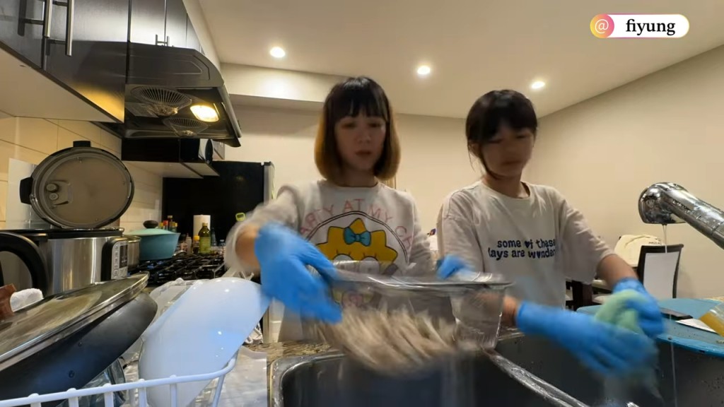容羨媛稱仔女有幫手做家務。