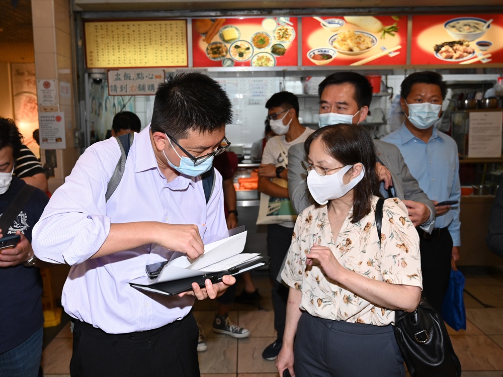 食環署致力在公眾街市推廣使用非接觸式付款。