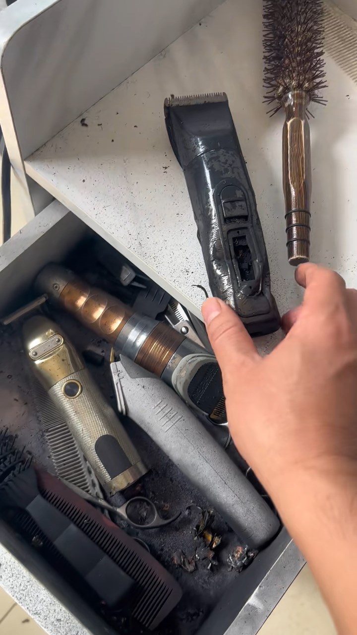 閉路電視拍下剪髮器爆炸的情況。抖音@托尼大叔 閉路電視拍下剪髮器爆炸的情況。抖音@托尼大叔