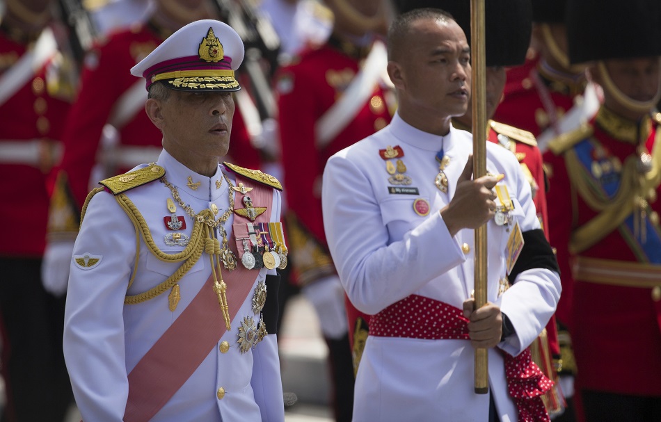 泰王哇集拉隆功早上在皇家田廣場火化亭出席宗教儀式。AP圖片