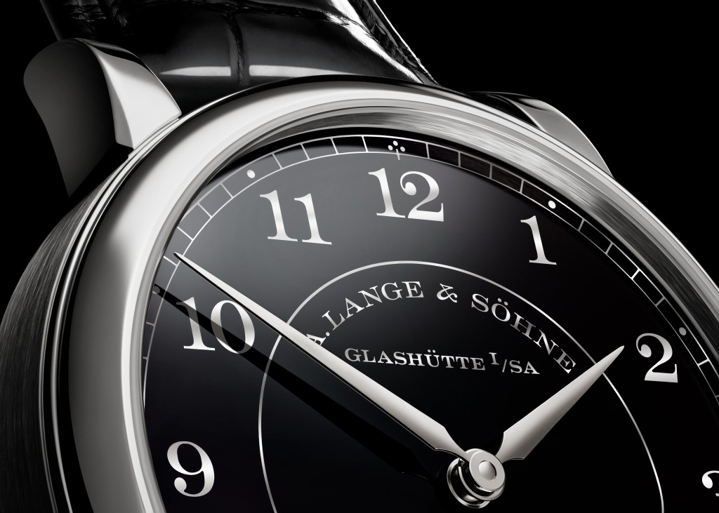 限量50枚的黑面鉑金版1815 Tourbillon，搭配亮黑色大明火琺瑯錶盤。