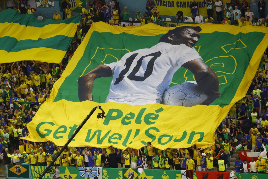 巴西球迷祝福比利。Reuters
