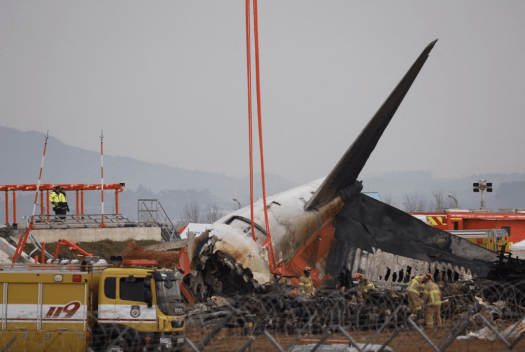 南韓周日發生濟州航空客機降落撞牆起火空難，179名乘客全數遇難喪生，正當全國上下沉痛哀悼路透社