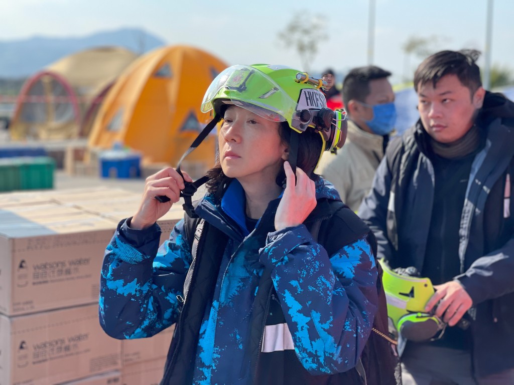 范婉雯在土耳其地震灾区准备开始救援工作。