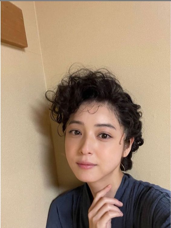 老公冇工開，佐佐木希要演出舞台劇搵錢!
